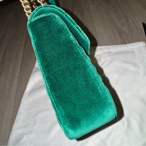 Gucci GG Medium Marmont Matelasse Bag - Picture 9 of 17